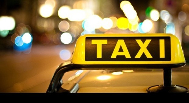 «Ti ammazzo di botte»: passeggera di colore minacciata dal tassista