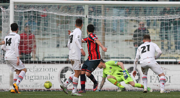 Taranto infallibile: 2-0 al Foggia capolista