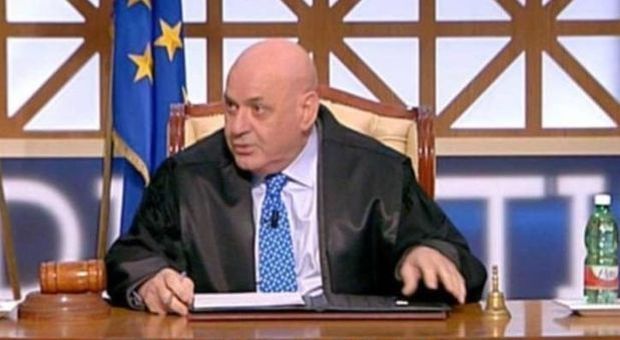 L'ex giudice di Forum: «Mediaset mi ha cacciato in 5 minuti». Il caso Foti, ecco cos'è accaduto