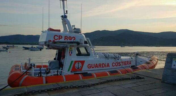 Ragazzo di 16 anni muore annegato all'Isola d'Elba. Era in barca con gli amici