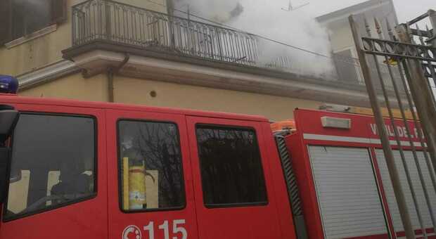 Vigili del fuoco in azione ad Avellino