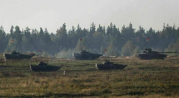 Minsk pronta alla guerra: Putin sposta l'esercito in Bielorussia per l'attacco dal nord