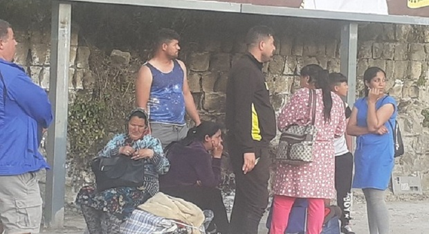 Napoli: incendio nel campo rom di Gianturco, 50 sfollati nell'ex scuola Deledda a Soccavo