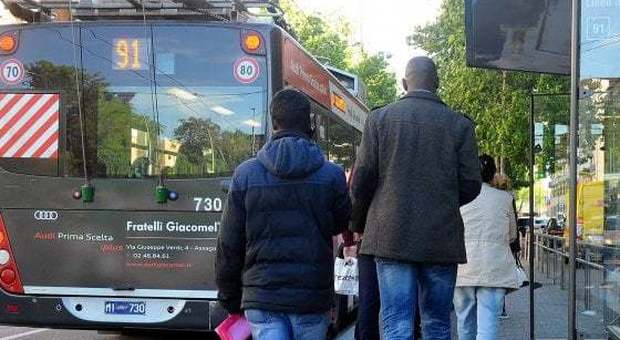 Milano, bambina di 12 anni palpeggiata ripetutamente sul filobus: arrestato salvadoregno di 41 anni
