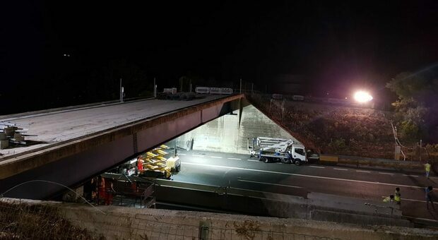 Porto San Giorgio, autostrada chiusa per una notte per abbattere il ponte lesionato. Semafori "sbloccati" sulla Statale