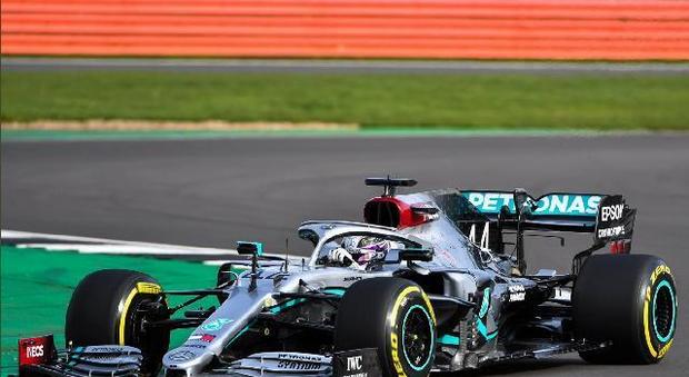 In pista la nuova Mercedes Lewis: «Bottas il mio rivale»