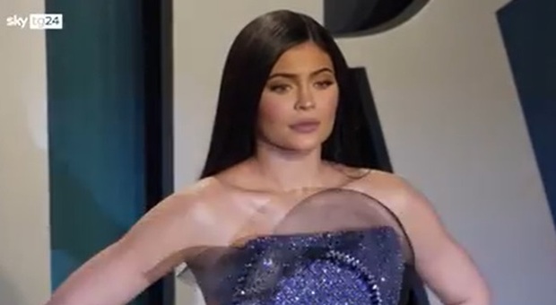 Kylie Jenner, 7 curiosità sulla famosa miliardaria: il video