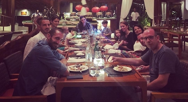 Giaccherini in vacanza alle Maldive, a tavola con Chiellini e Bonucci