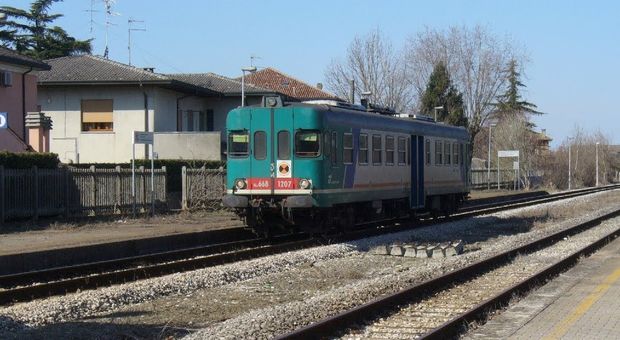 Quattro ore da Rovigo a Verona: la rivolta dei pendolari del treno
