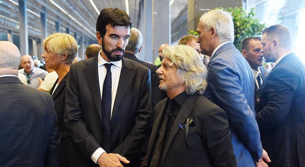 I funerali di Genova scuotono il Pd. Martina: «Dobbiamo ripartire dai fischi»