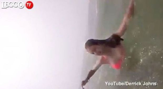 Selfie tra le onde, 16enne promessa del calcio femminile rischia di annegare