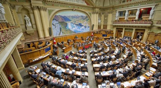 Svizzera, blocco tra donne evangeliche e cattoliche per le elezioni: «votate solo candidati che sostengono la parità tra i sessi»