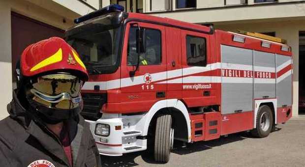 «Nella scuola d'infanzia esploderà una bomba» Perugia, evacuati due edifici dopo telefonata di una donna