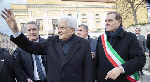 Mattarella, bagno di folla a Benevento: «Cultura risposta a odio e intolleranza»
