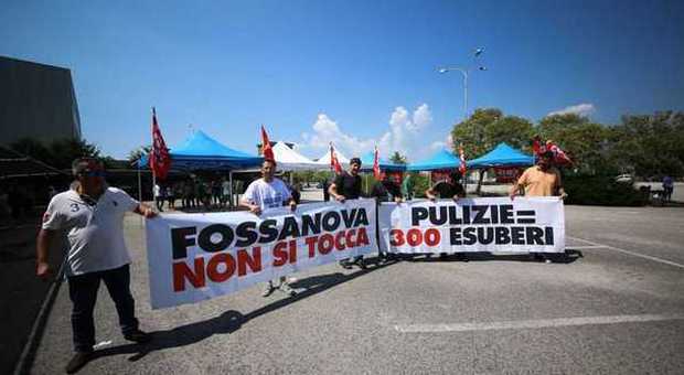Latina, i lavoratori della Sapa di Fossanova portano la loro protesta all'Ambasciata norvegese