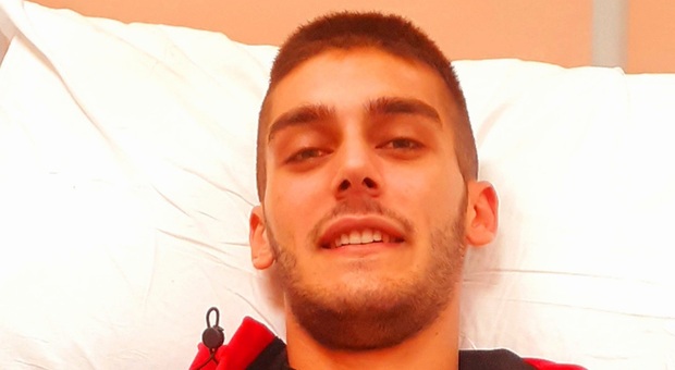 Gaetano, gambe amputate dopo la sparatoria: «Gli amici mi hanno abbandonato ma sogno di poter tornare a correre»