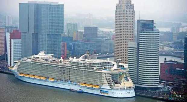 Approda a Rotterdam la nave da crociera più grande del mondo