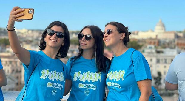 Tre ragazze che hanno preso parte alla Fitwalking di AIL Roma