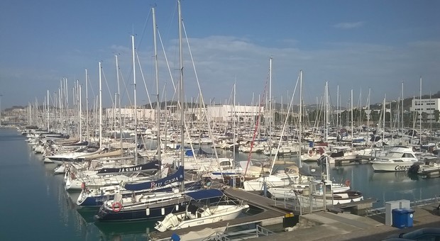 Porti di Ancona e San Benedetto, chiuso l'accesso alle persone. Ma non a chi entra per motivi di lavoro
