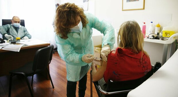 Vaccino, non solo Covid. Influenza stagionale: sprint sulle iniezioni nel Lazio