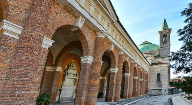 Il 17 maggio al cimitero Maggiore di Vicenza, a mezzanotte, è previsto un concerto di musica jazz