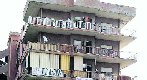 Occupazioni abusive a Roma, danni per milioni di euro: almeno 90 appartamenti in mano ai professionisti del furto di immobili