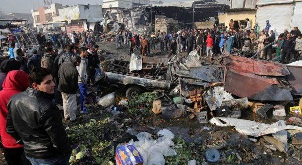 Baghdad, autobomba al mercato: 13 morti, l'Isis rivendica attentato