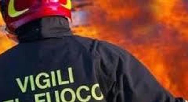 Scafati, incendio doloso di auto in via Martiri d'Ungheria