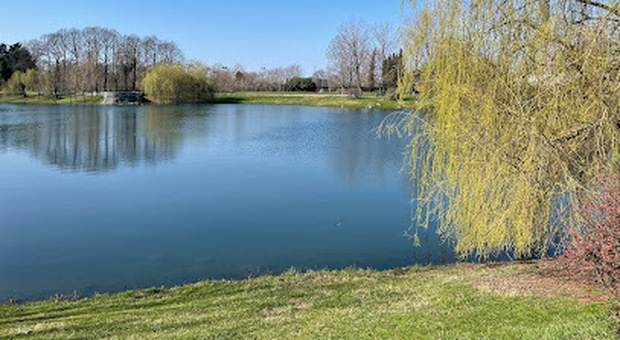 Milano, ragazzo di 27 anni trovato morto annegato nel laghetto di Parco Forlanini