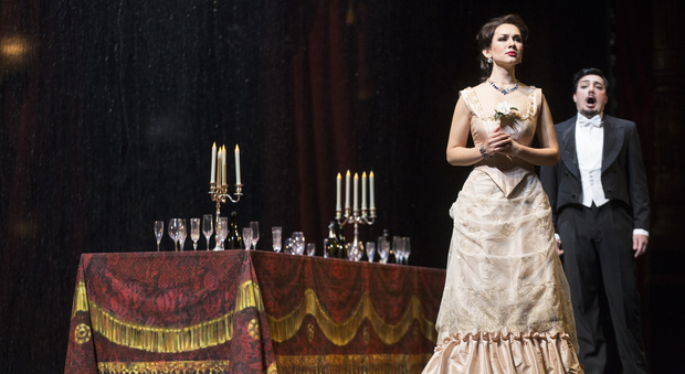 Sold out al Teatro San Carlo per la «Traviata» di Verdi in scena fino al 4 marzo