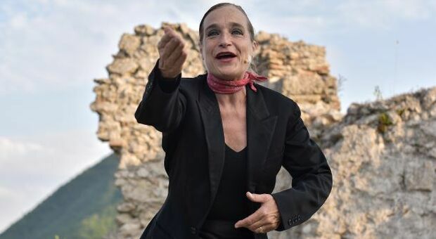 Rieti, La vie en rose, parola (e musica) di Edith Piaf a Largo San Giorgio