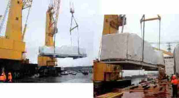 Cargo carico di marmo incagliato su una secca al largo di Livorno