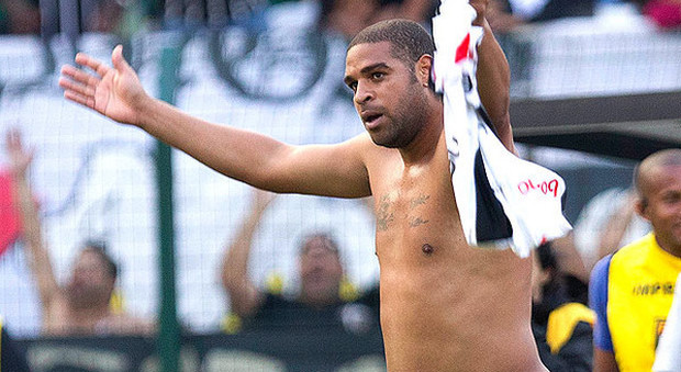 Adriano flop, 0-5 all'esordio con Miami: poi la fuga a Rio. "Forse non torna più"