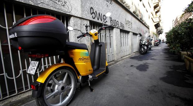 Boom di incidenti sugli scooter elettrici: il governo ne vieta la circolazione