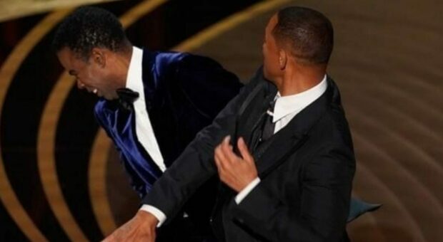 Oscar 2022, Chris Rock ha deciso: nessuna denuncia a Will Smith per lo schiaffo
