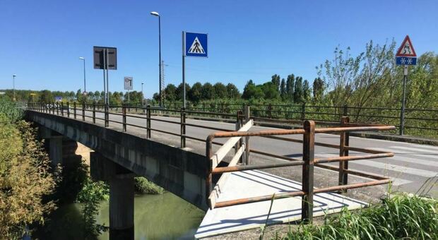 Ponti di via Ariosto non sicuri, stop ai camion a Padova. Cantieri in vista