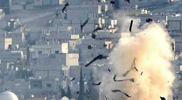 Isis, uccisi 100 jihadisti in tre giorni a Kobane. Oltre mille stranieri partiti volontari per la Siria