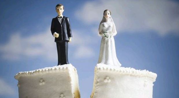 Italia, crollano i matrimoni e aumentano le separazioni dei beni. Rito religioso flop