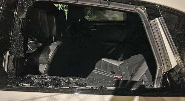 Fracassano i vetri della Porsche dell'avvocato: rubata valigetta con le pratiche