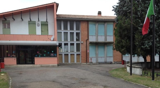ARQUA' POLESINE La scuola primaria dove sono stati effettuati i controlli anti Covid-19
