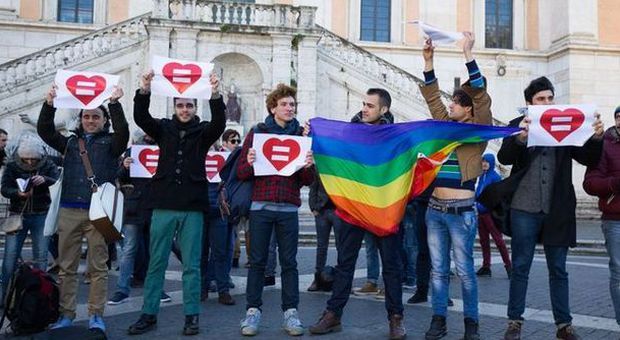 Unioni civili, Roma ha il suo registro. Marino: "In questa città l'amore è uguale per tutti"