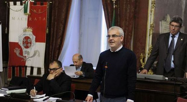 Romano Carancini all'ultimo consiglio comunale (foto Calavita)