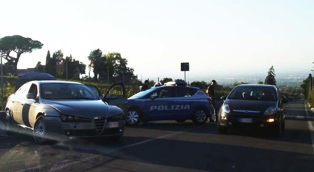 Roma, rom minorenni in fuga sull'auto rubata investono una donna: è grave