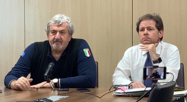 Il presidente della Regione Puglia Michele Emiliano e il direttore del dipartimento regionale della Salute Vito Montanaro