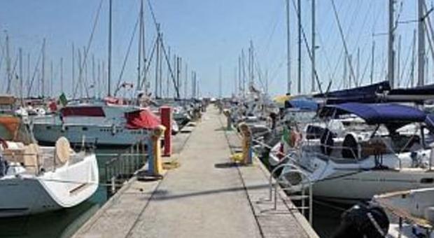 Blitz della Finanza al porto turistico Sigilli a uno yacht da centomila euro