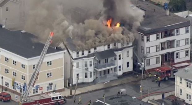 Massachusetts, esplosioni di gas in serie in tre città. Edifici in fiamme a nord di Boston. un morto e 16 feriti