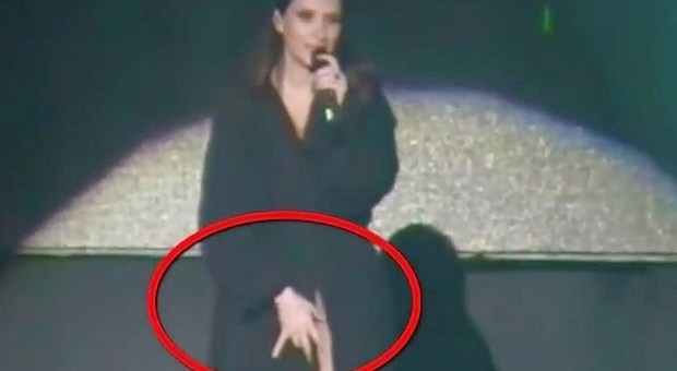 La Pausini e il nudo sul palco: «Un incidente che mi fa vergognare»