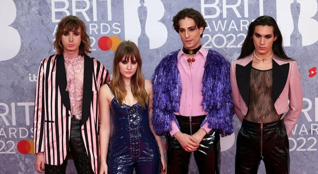 Maneskin ai Brit Awards in versione fetish: Damiano e la collana che non ti aspetti