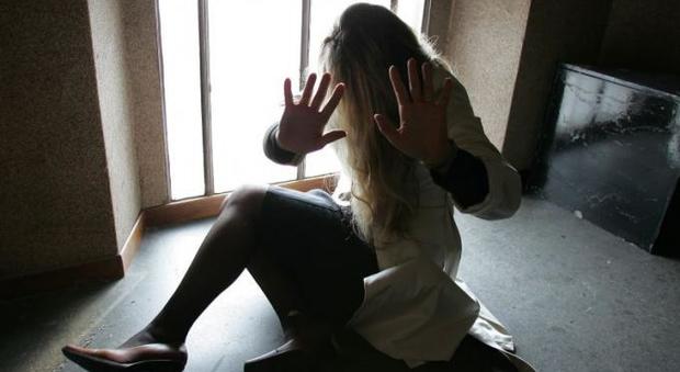 Ricatti e violenze sessuali in cambio di soldi: 35enne condannato e arrestato nel Napoletano