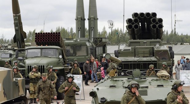 Putin si sfila dall'accordo sui missili: «Schieriamo razzi solo se lo fa Trump»